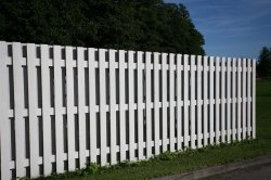 Valge vertikaalne lippaed